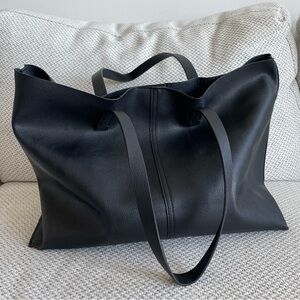 Mango Tote Bag in Black 🖤